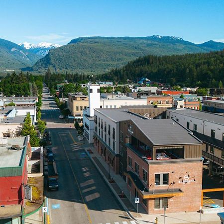 Basecamp Suites Revelstoke Exterior foto
