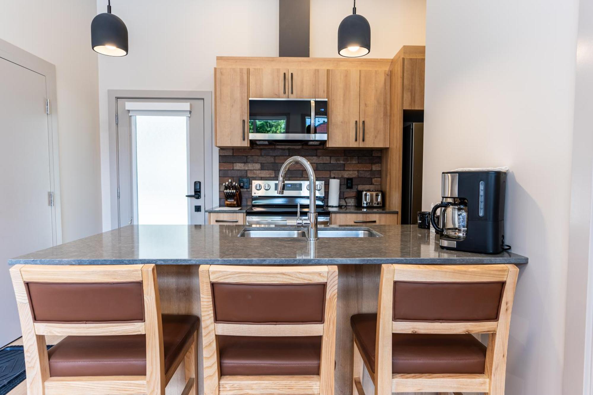 Basecamp Suites Revelstoke Exterior foto