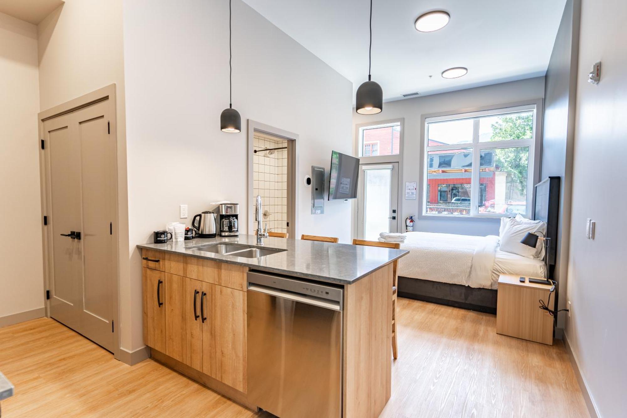 Basecamp Suites Revelstoke Exterior foto