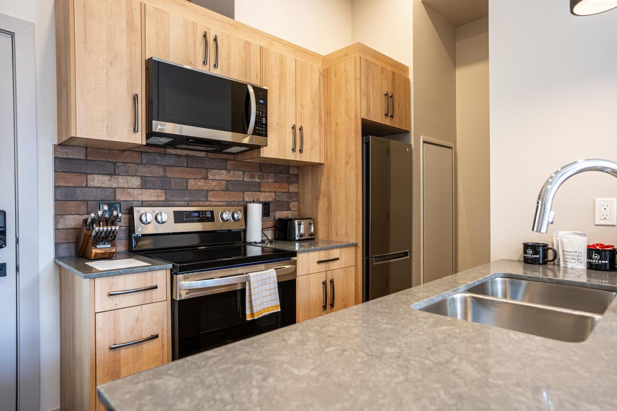 Basecamp Suites Revelstoke Exterior foto