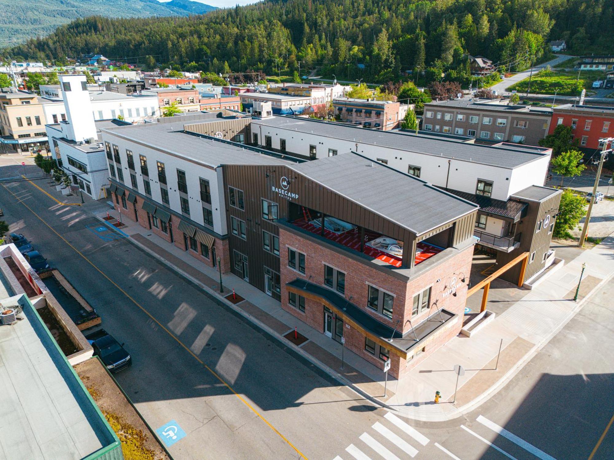 Basecamp Suites Revelstoke Exterior foto
