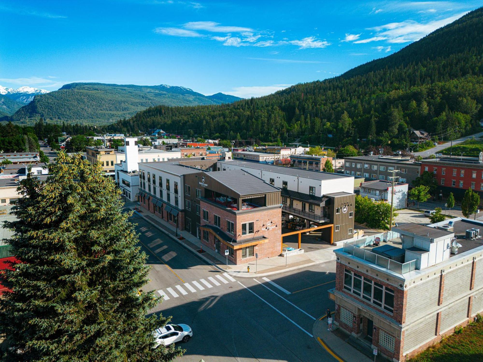 Basecamp Suites Revelstoke Exterior foto