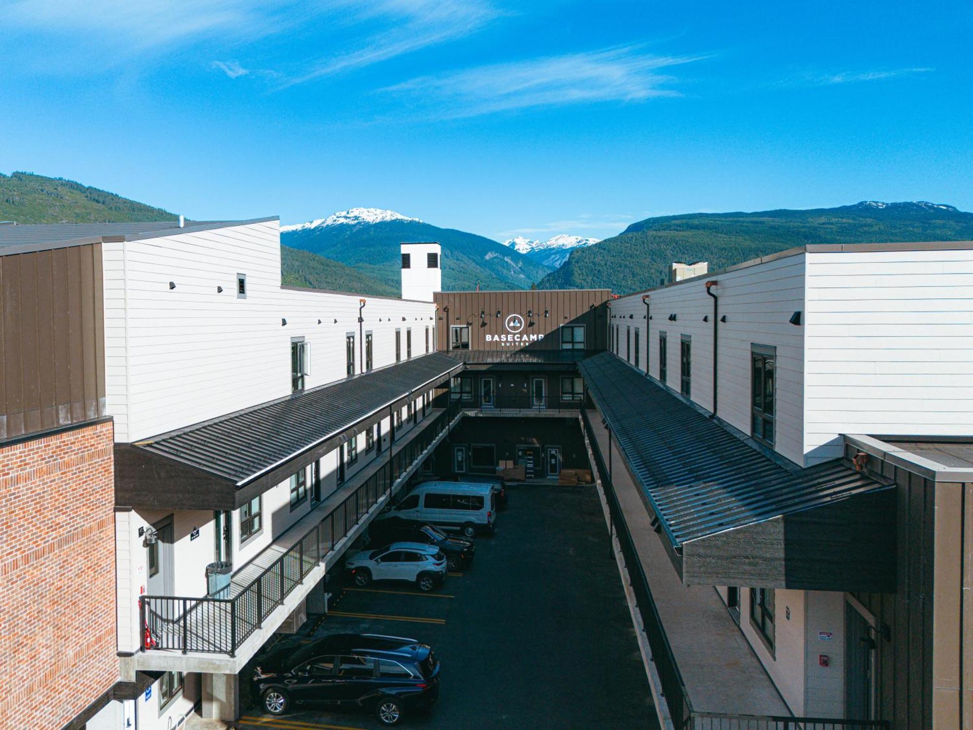 Basecamp Suites Revelstoke Exterior foto
