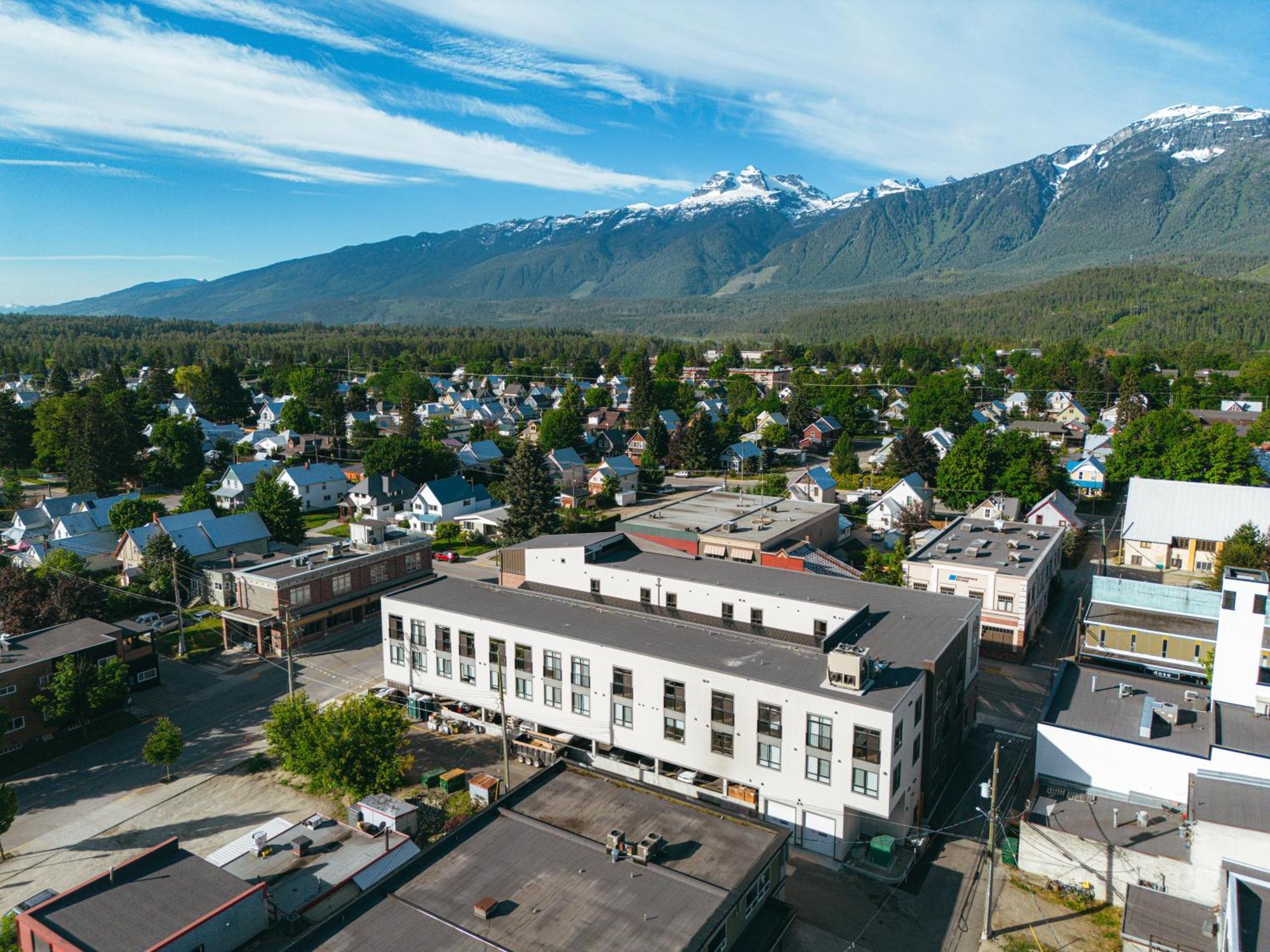 Basecamp Suites Revelstoke Exterior foto