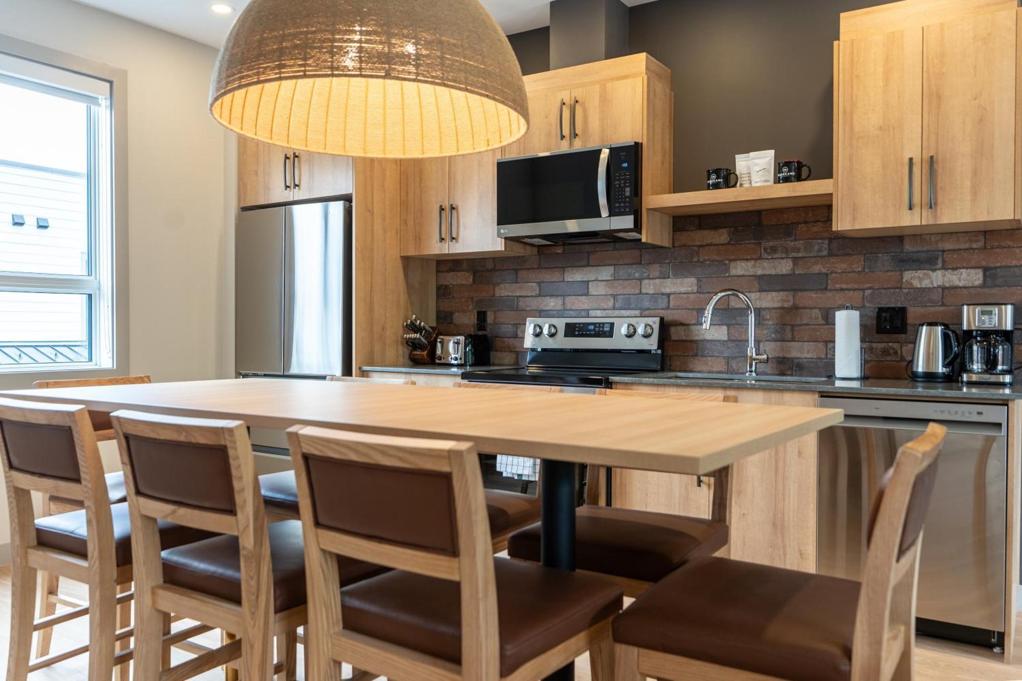 Basecamp Suites Revelstoke Exterior foto