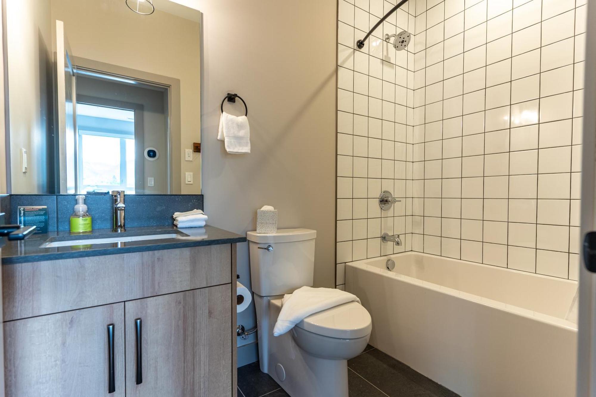 Basecamp Suites Revelstoke Zimmer foto