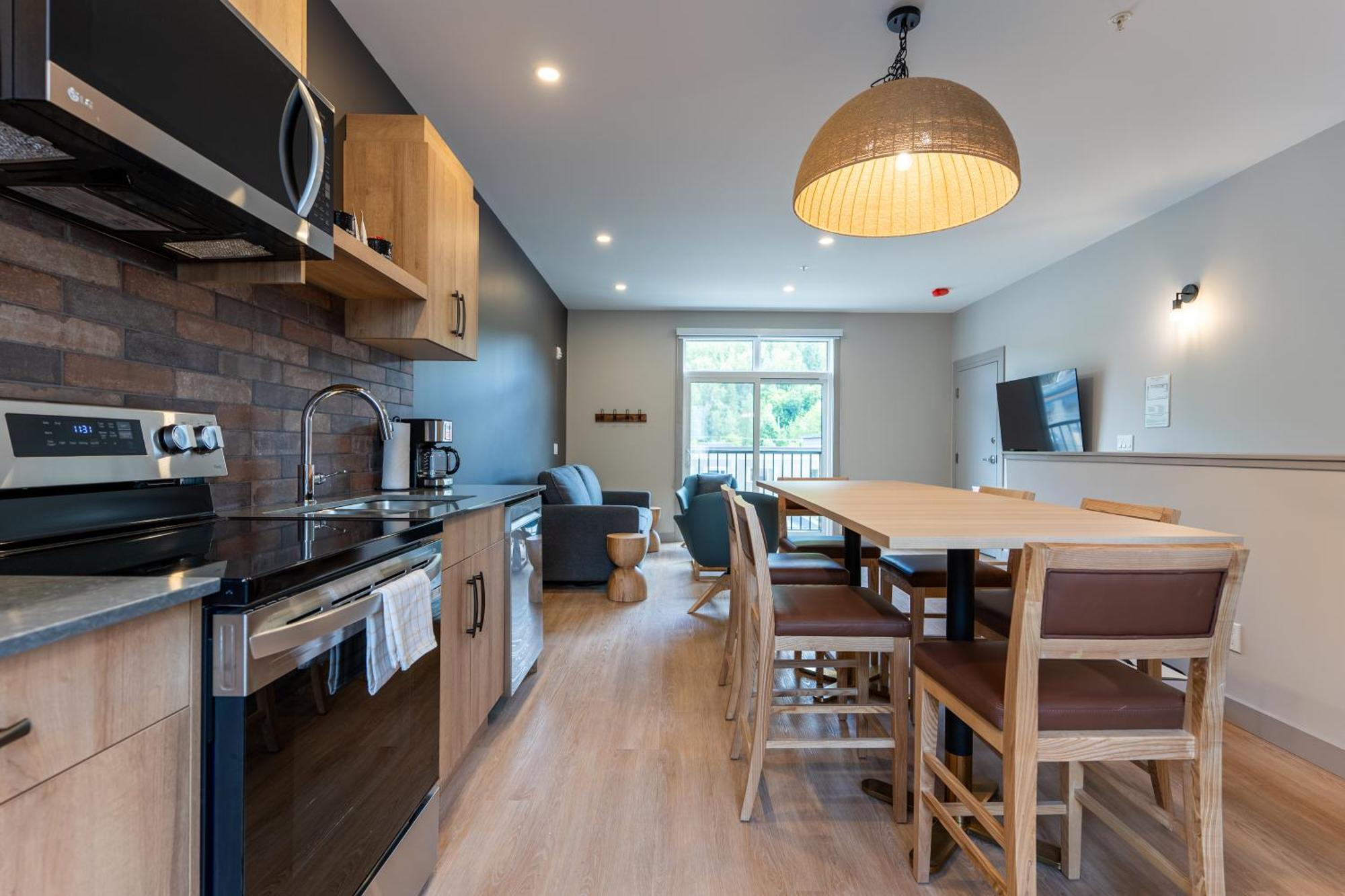 Basecamp Suites Revelstoke Exterior foto