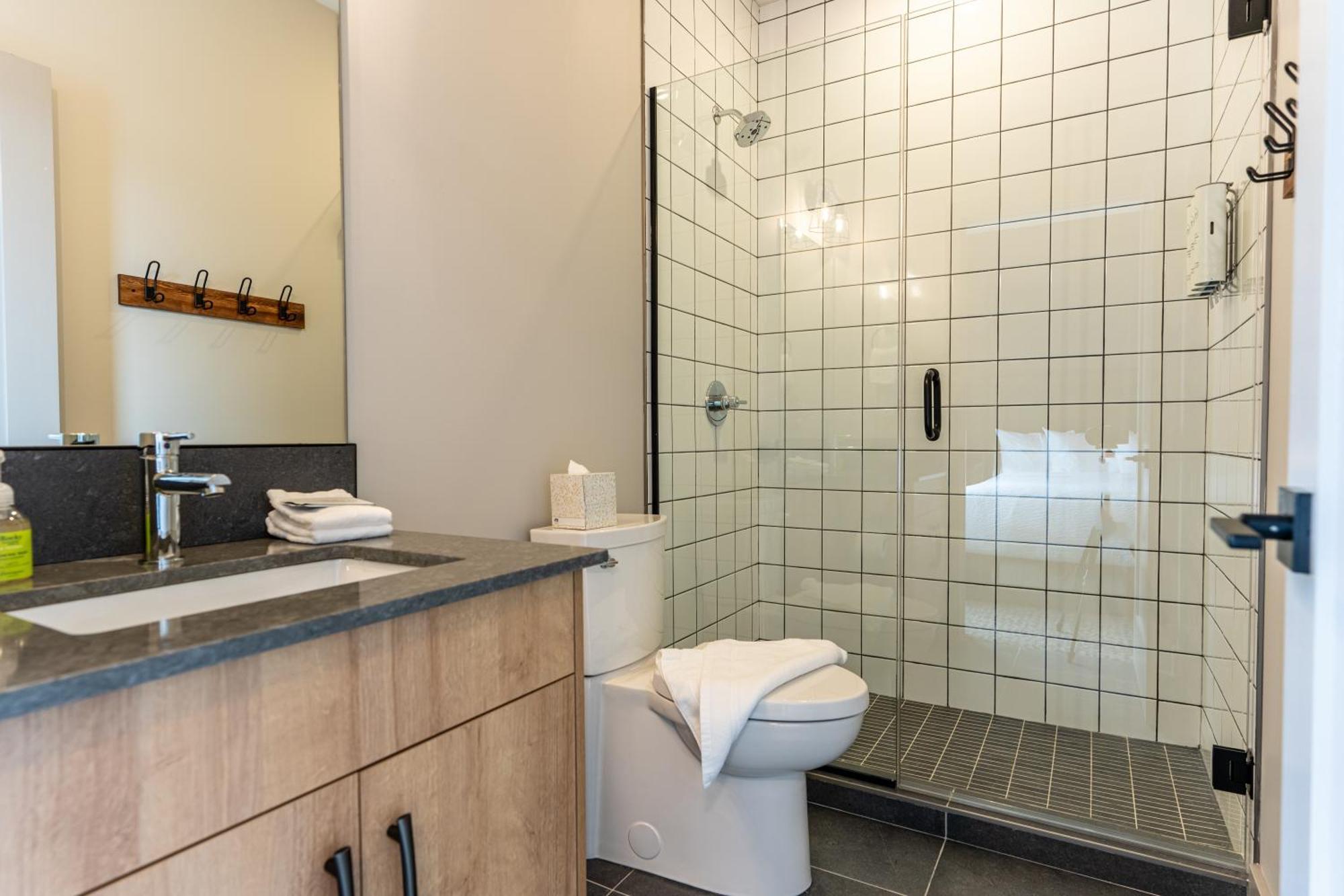 Basecamp Suites Revelstoke Exterior foto