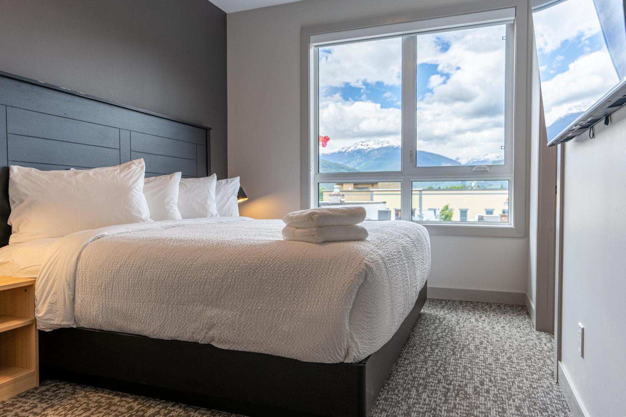 Basecamp Suites Revelstoke Exterior foto