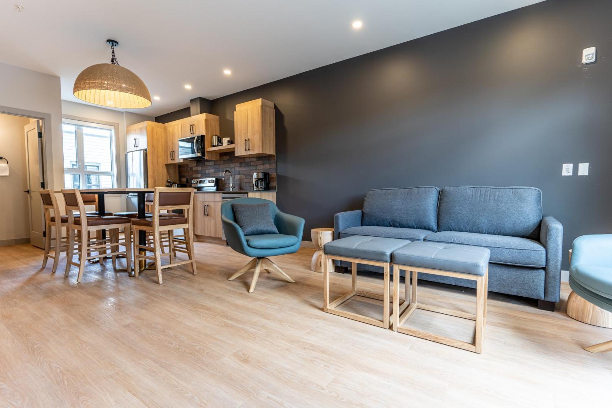 Basecamp Suites Revelstoke Exterior foto