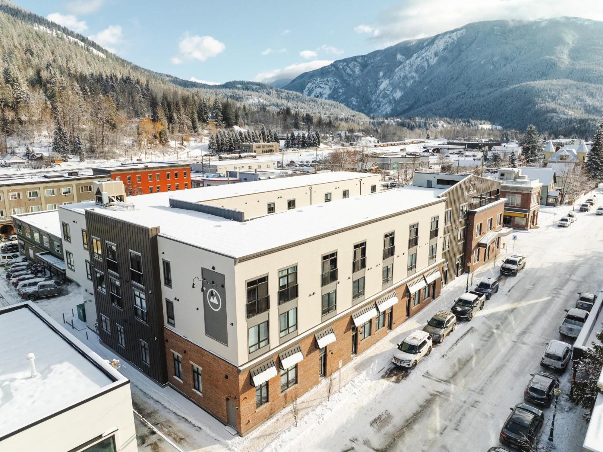 Basecamp Suites Revelstoke Exterior foto