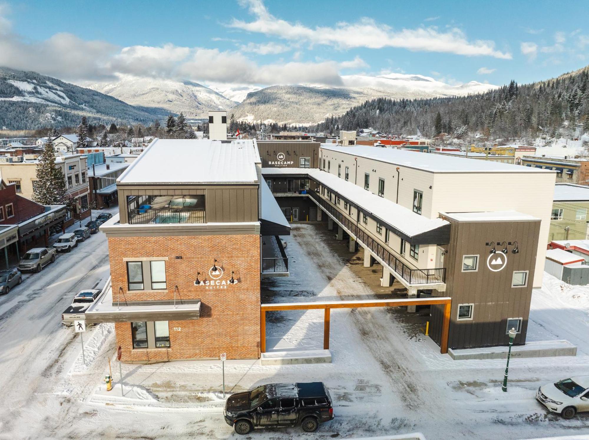 Basecamp Suites Revelstoke Exterior foto